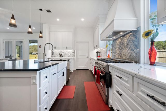 11695 Amberwood Drive, Montgomery, TX 77356