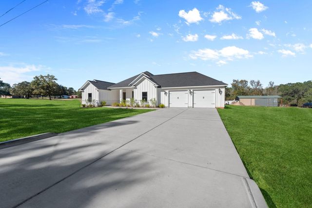 11695 Amberwood Drive, Montgomery, TX 77356