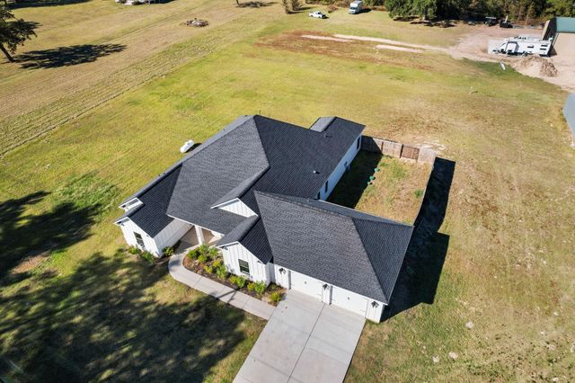 11695 Amberwood Drive, Montgomery, TX 77356