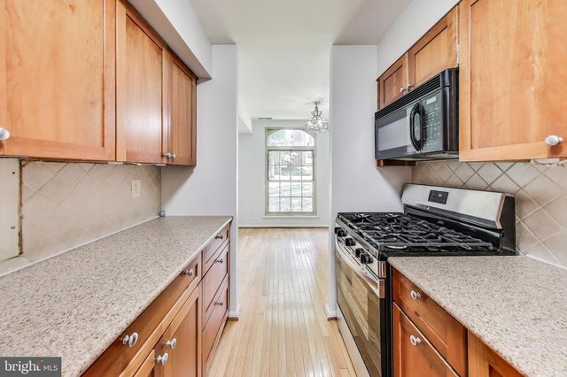 3328 WOODBURN VILLAGE DR #14, Annandale, VA 22003