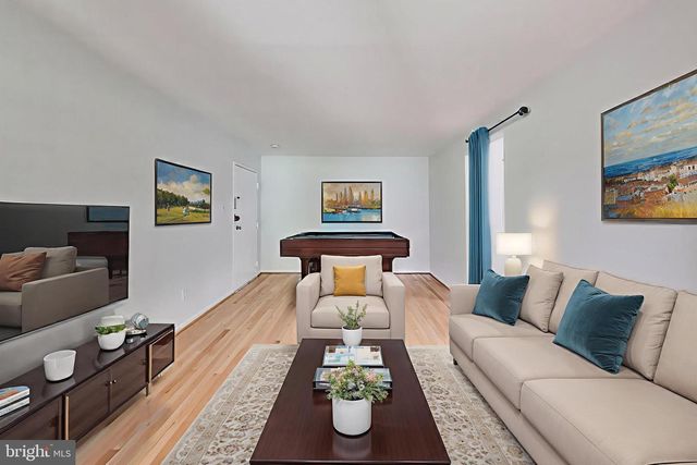 3328 WOODBURN VILLAGE DR #14, Annandale, VA 22003