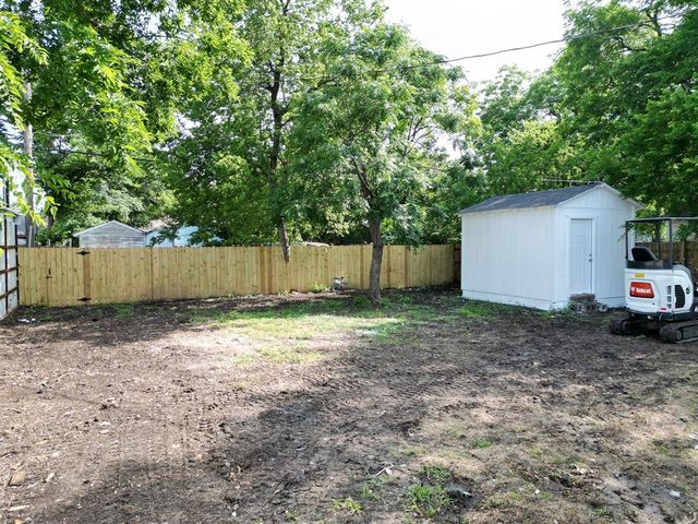 1639 Barlow Avenue, Dallas, TX 75224
