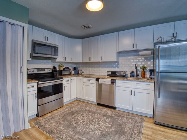 725 Shakespeare Drive, Berea, OH 44017