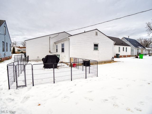 725 Shakespeare Drive, Berea, OH 44017