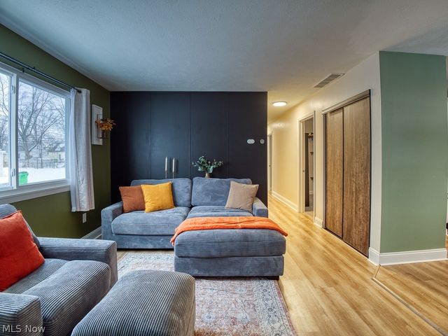 725 Shakespeare Drive, Berea, OH 44017