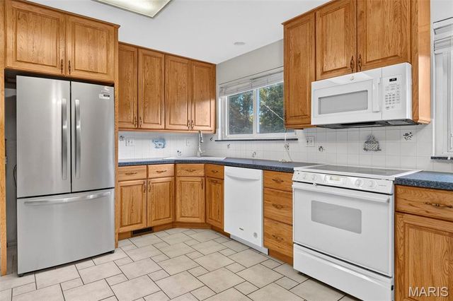 10744 Forest Path Drive, St Louis, MO 63128