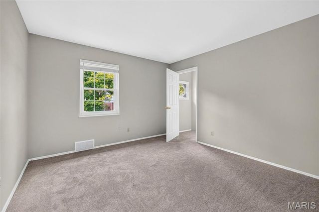 10744 Forest Path Drive, St Louis, MO 63128