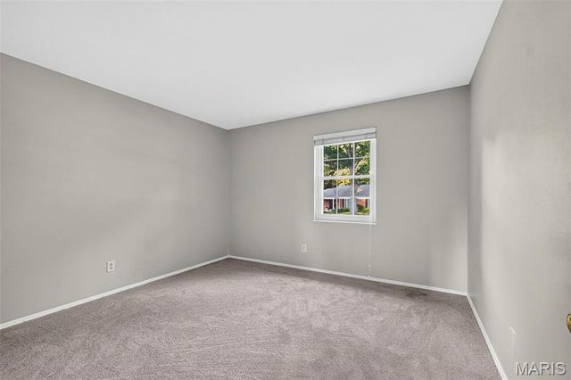 10744 Forest Path Drive, St Louis, MO 63128