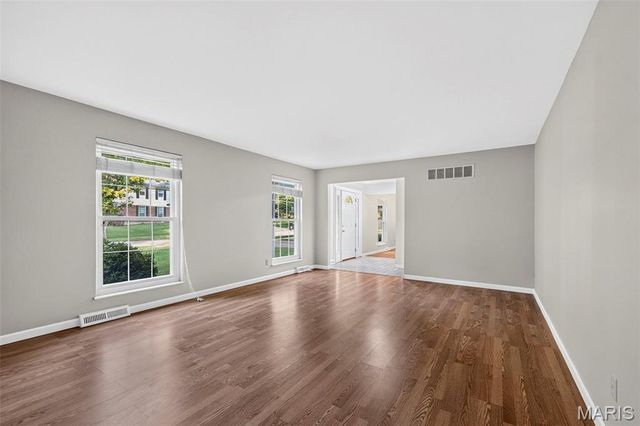 10744 Forest Path Drive, St Louis, MO 63128