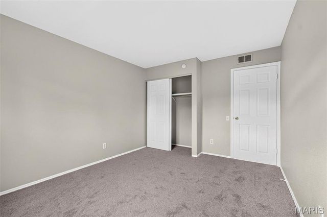 10744 Forest Path Drive, St Louis, MO 63128