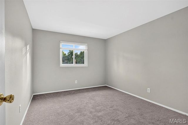 10744 Forest Path Drive, St Louis, MO 63128