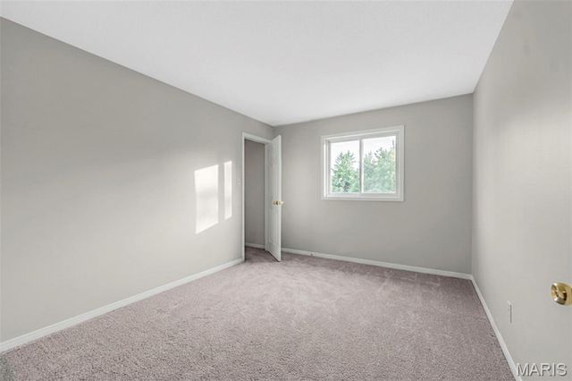 10744 Forest Path Drive, St Louis, MO 63128