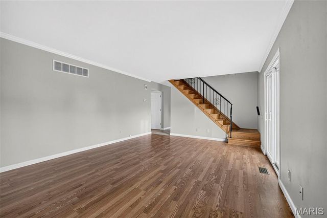 10744 Forest Path Drive, St Louis, MO 63128