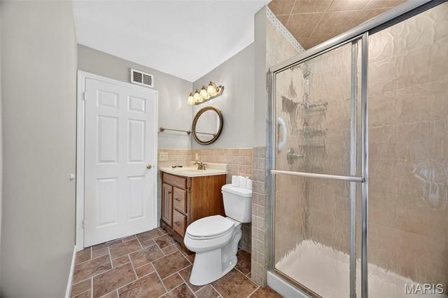 10744 Forest Path Drive, St Louis, MO 63128