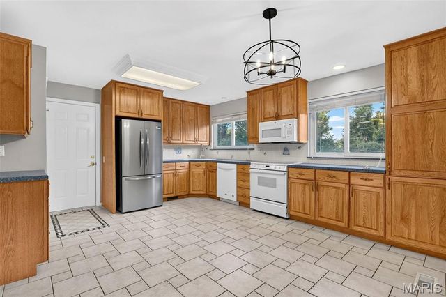 10744 Forest Path Drive, St Louis, MO 63128