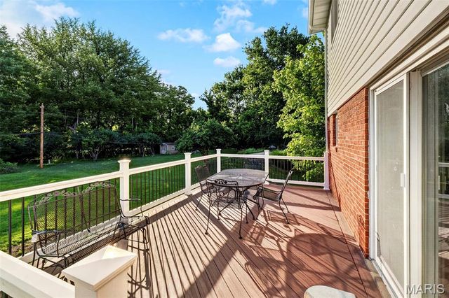 10744 Forest Path Drive, St Louis, MO 63128