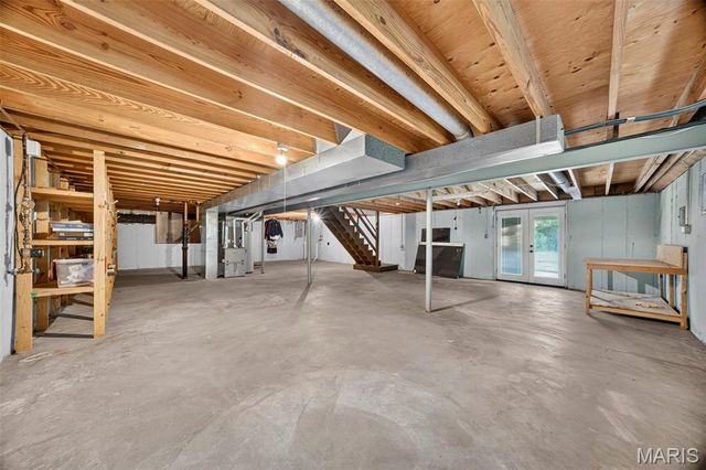 10744 Forest Path Drive, St Louis, MO 63128
