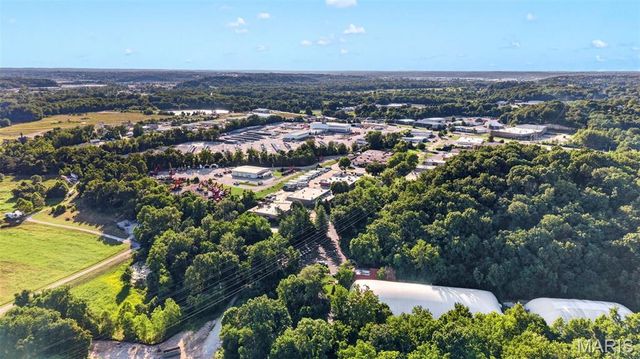 10744 Forest Path Drive, St Louis, MO 63128