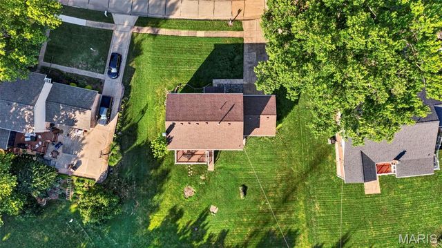 10744 Forest Path Drive, St Louis, MO 63128