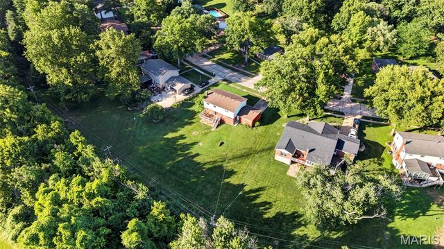 10744 Forest Path Drive, St Louis, MO 63128