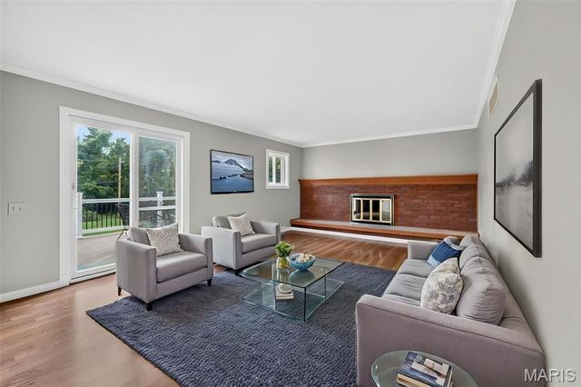 10744 Forest Path Drive, St Louis, MO 63128