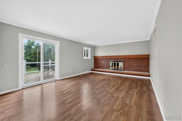 10744 Forest Path Drive, St Louis, MO 63128
