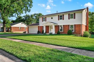 10744 Forest Path Drive, St Louis, MO 63128