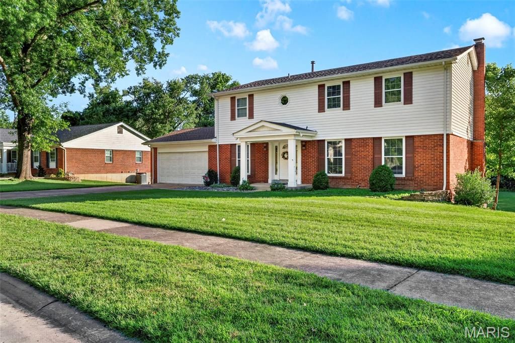 10744 Forest Path Drive, St Louis, MO 63128