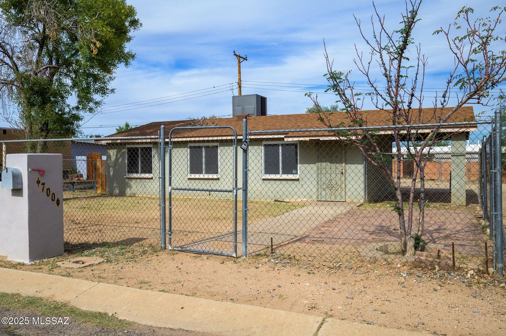700 W Milton Street, Tucson, AZ 85706