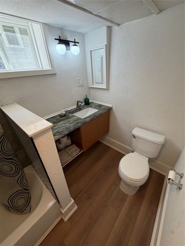 2008 York Street, Des Moines, IA 50316