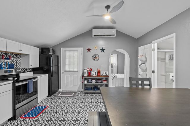 87 White Oak Lane, Morehead, KY 40351