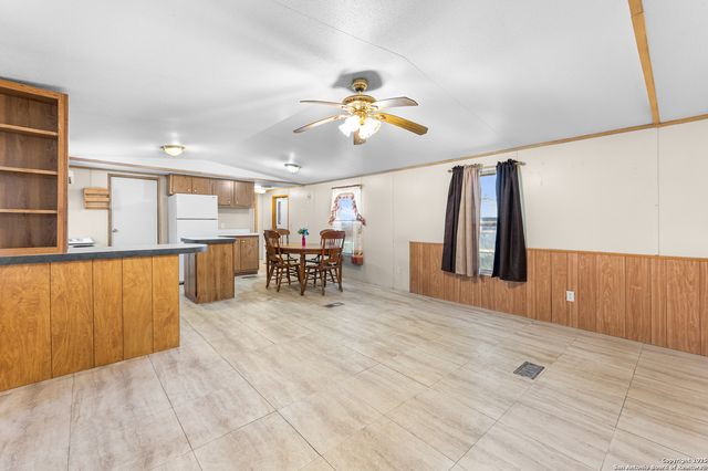 23103 Grand Spg, Elmendorf, TX 78112