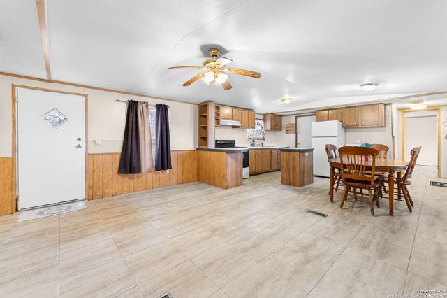 23103 Grand Spg, Elmendorf, TX 78112