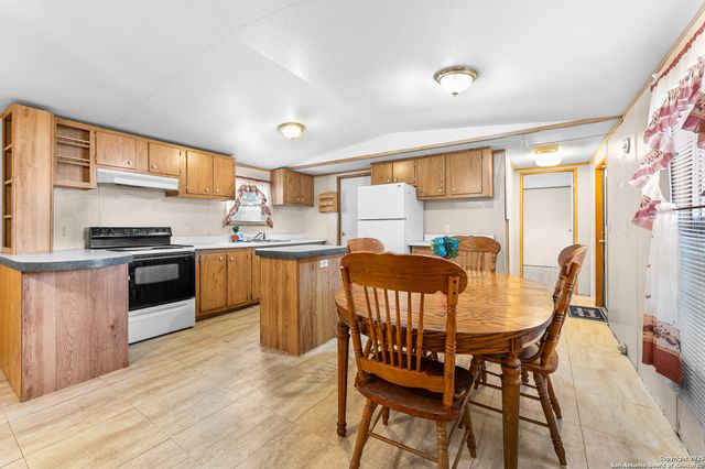 23103 Grand Spg, Elmendorf, TX 78112