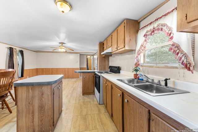 23103 Grand Spg, Elmendorf, TX 78112