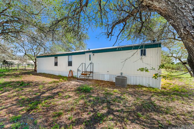 23103 Grand Spg, Elmendorf, TX 78112