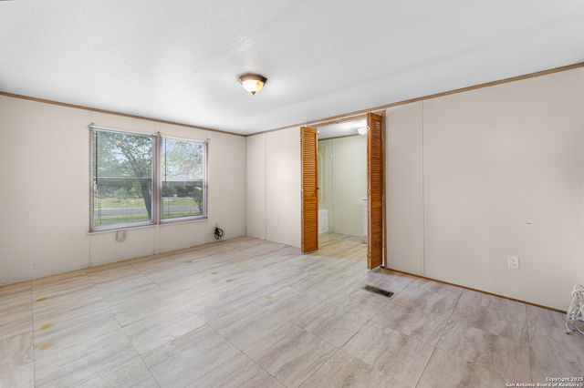 23103 Grand Spg, Elmendorf, TX 78112