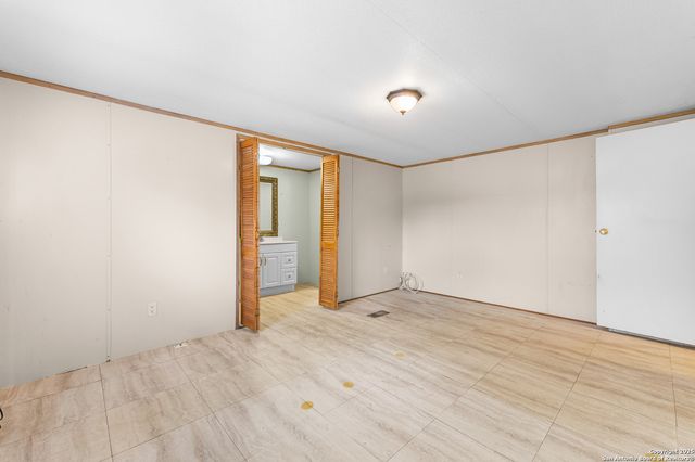 23103 Grand Spg, Elmendorf, TX 78112