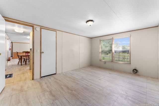 23103 Grand Spg, Elmendorf, TX 78112