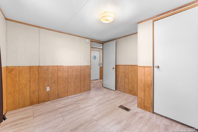 23103 Grand Spg, Elmendorf, TX 78112