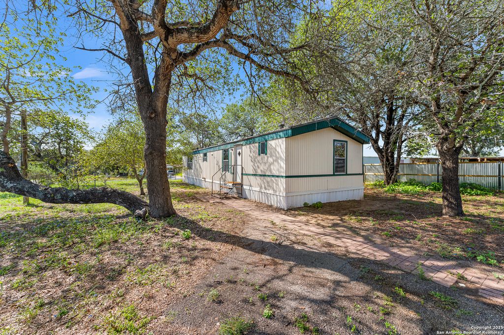 23103 Grand Spg, Elmendorf, TX 78112