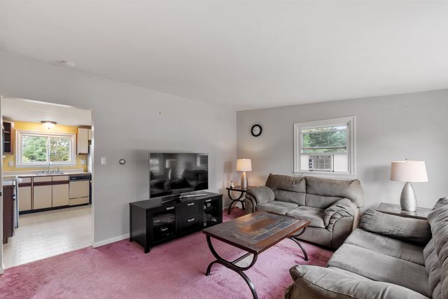 33 Meadow Lane, Greenland, NH 03840