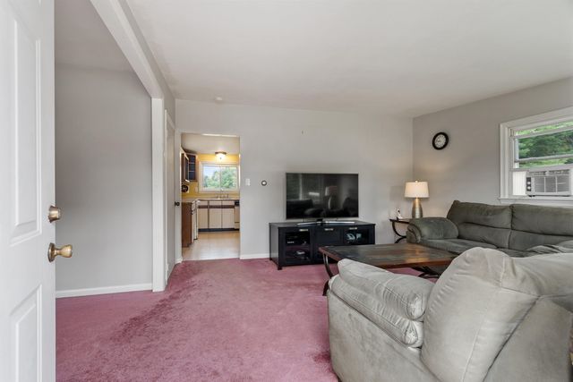 33 Meadow Lane, Greenland, NH 03840