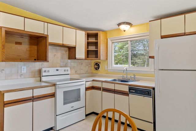 33 Meadow Lane, Greenland, NH 03840