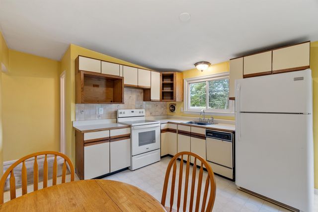 33 Meadow Lane, Greenland, NH 03840