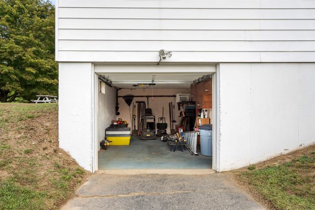 33 Meadow Lane, Greenland, NH 03840