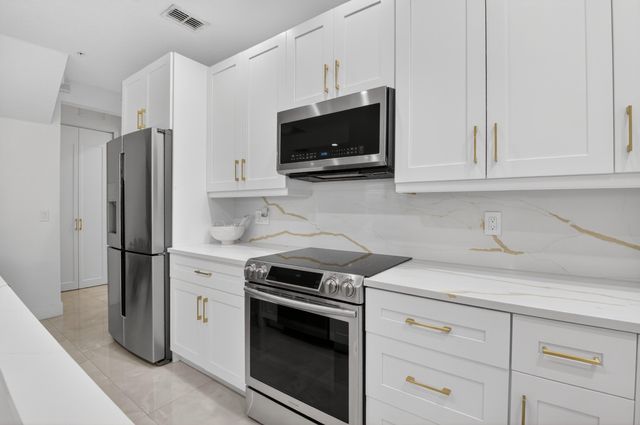 5022 NW 16th Way, Boca Raton, FL 33431