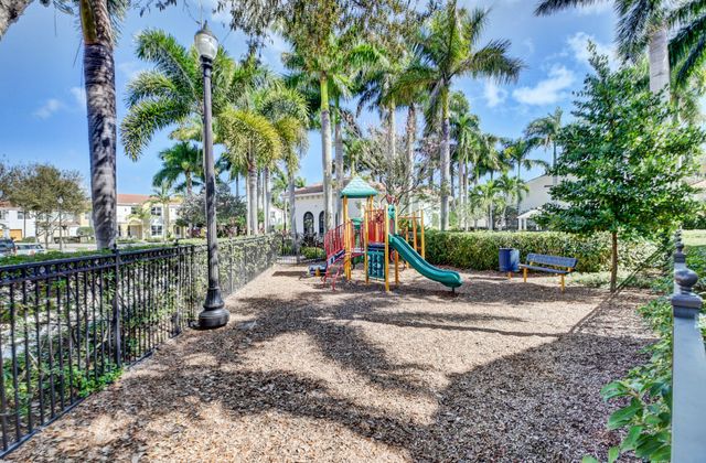 5022 NW 16th Way, Boca Raton, FL 33431