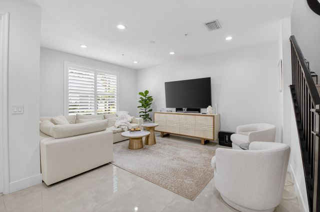 5022 NW 16th Way, Boca Raton, FL 33431