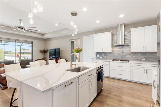 2024 WOODLEAF HAMMOCK COURT, Bradenton, FL 34211